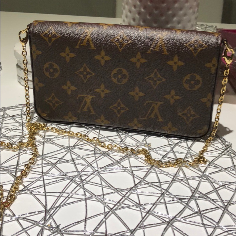 SOLD Louis Vuitton Felicie crossbody/clutch - Picture 4 of 6